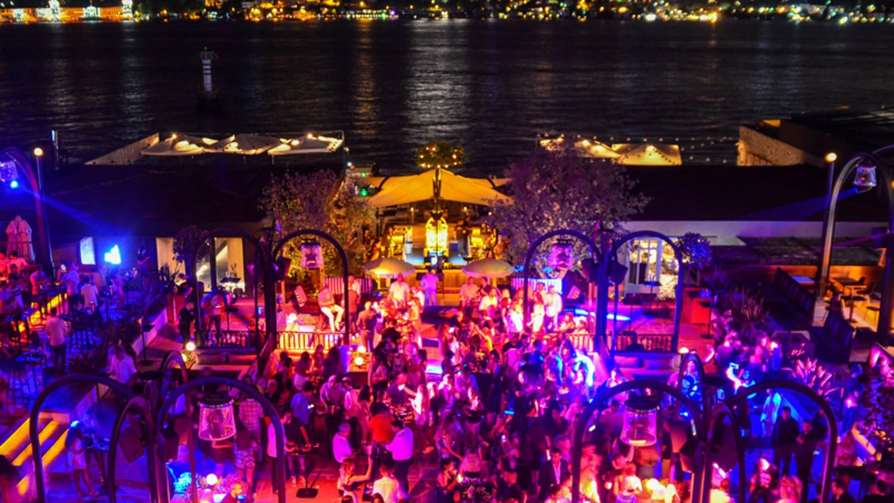 The Insider's Guide to Nightlife in Istanbul: Where to Go and What to Do